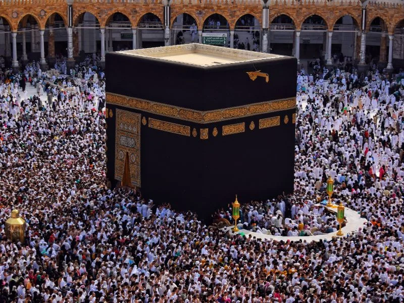 حجاج حول الكعبة المشرفة في مكة